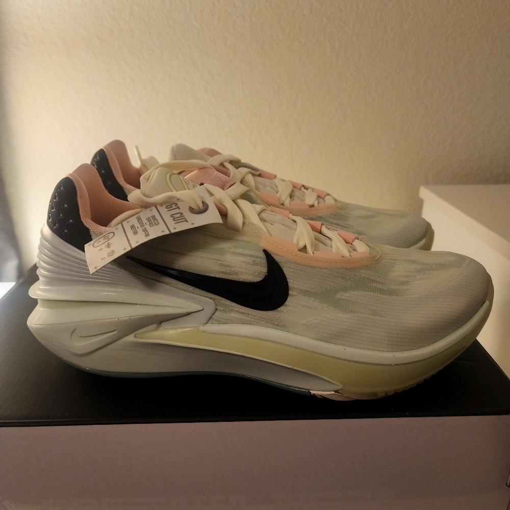 Nike Air Zoom G.T. Cut 2; Men's, Size 7 5.  Colors:  Coconut Milk/Cave Purple.
